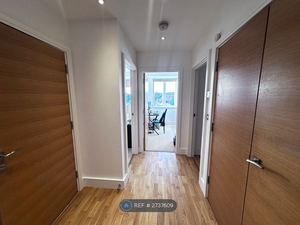 Property photo 3 of 10 Hall 2