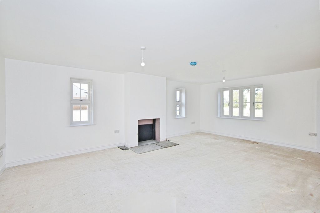 Property photo 3 of 33 Image 2