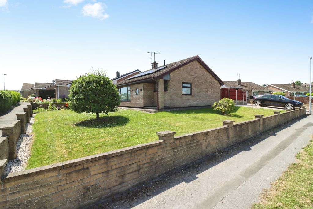 Property photo 2 of 15 Detached Bungalow