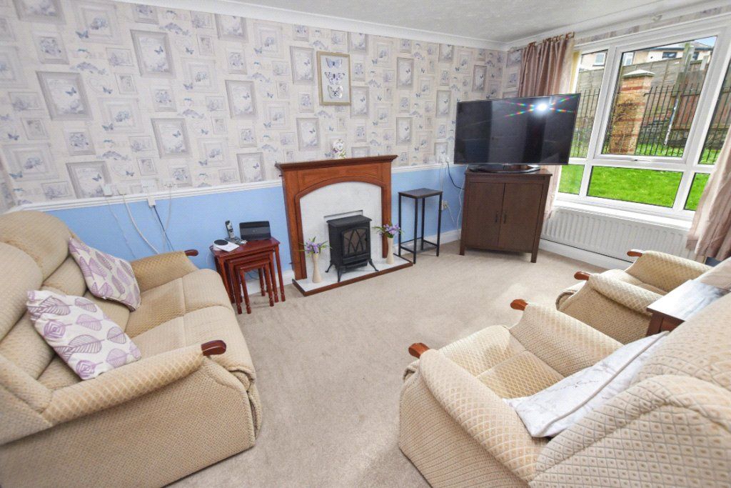 Property photo 2 of 15 Lounge