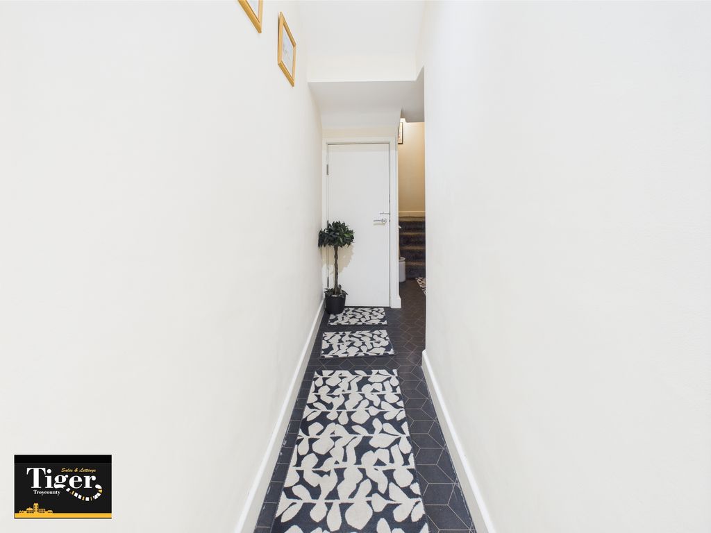 Property photo 3 of 18 Cam02176G0-Pr0582-Still003