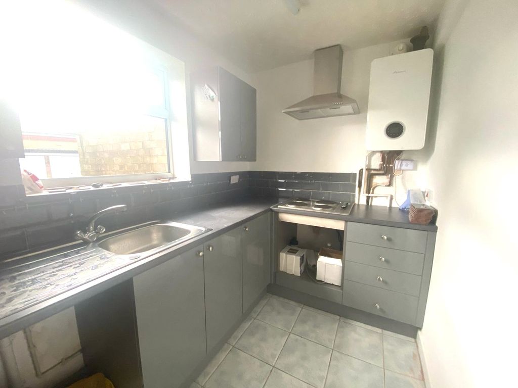 Property photo 2 of 8 Kitchen