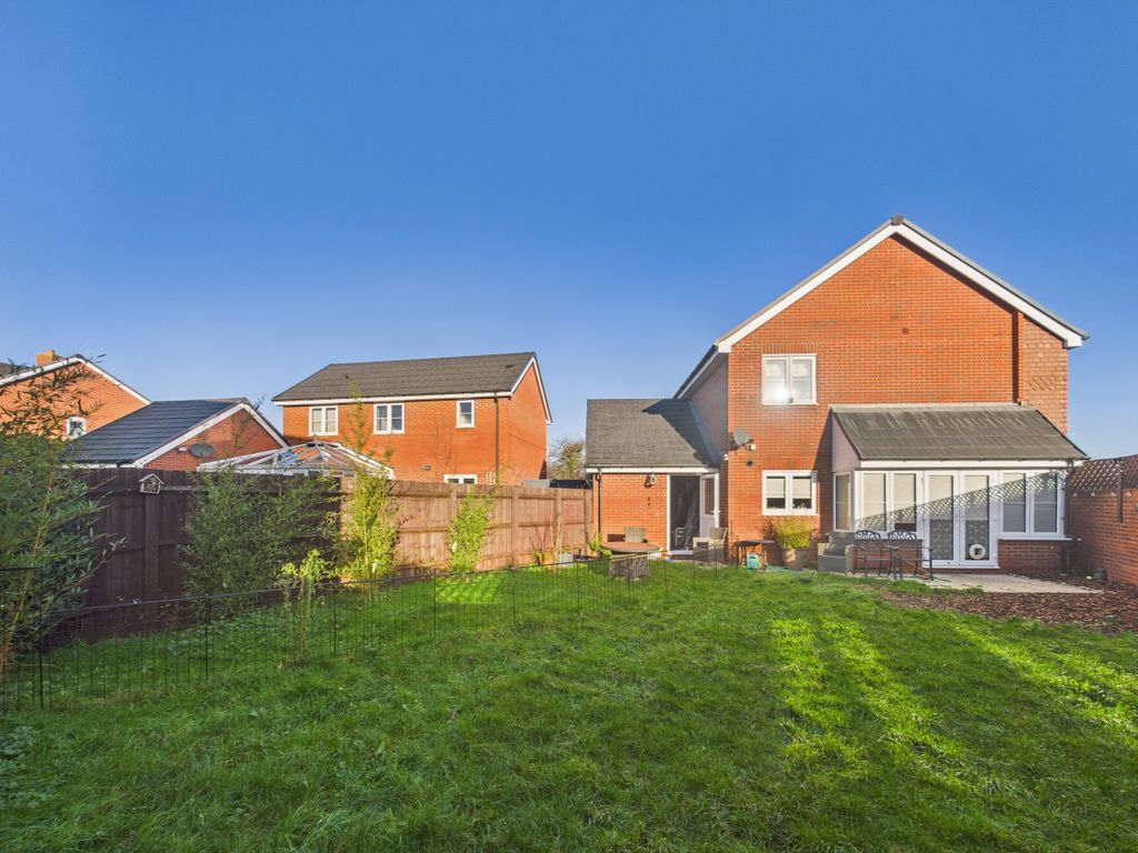 Property photo 1 of 12 Cam01354G0-Pr0635-Still016