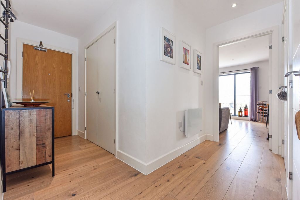 Property photo 3 of 33
