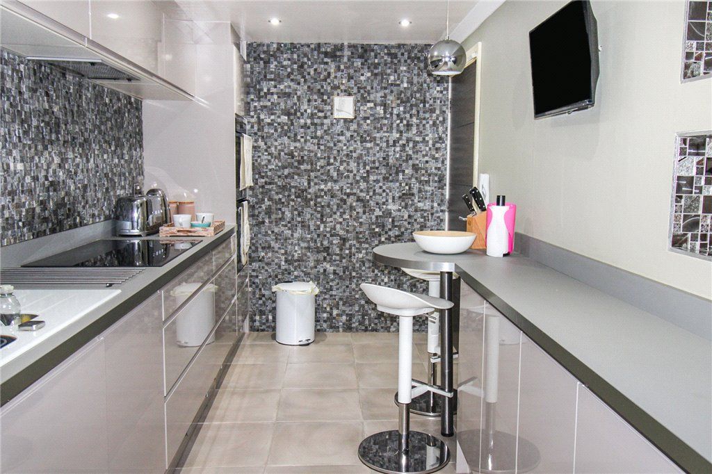 Property photo 3 of 9 Kitchen