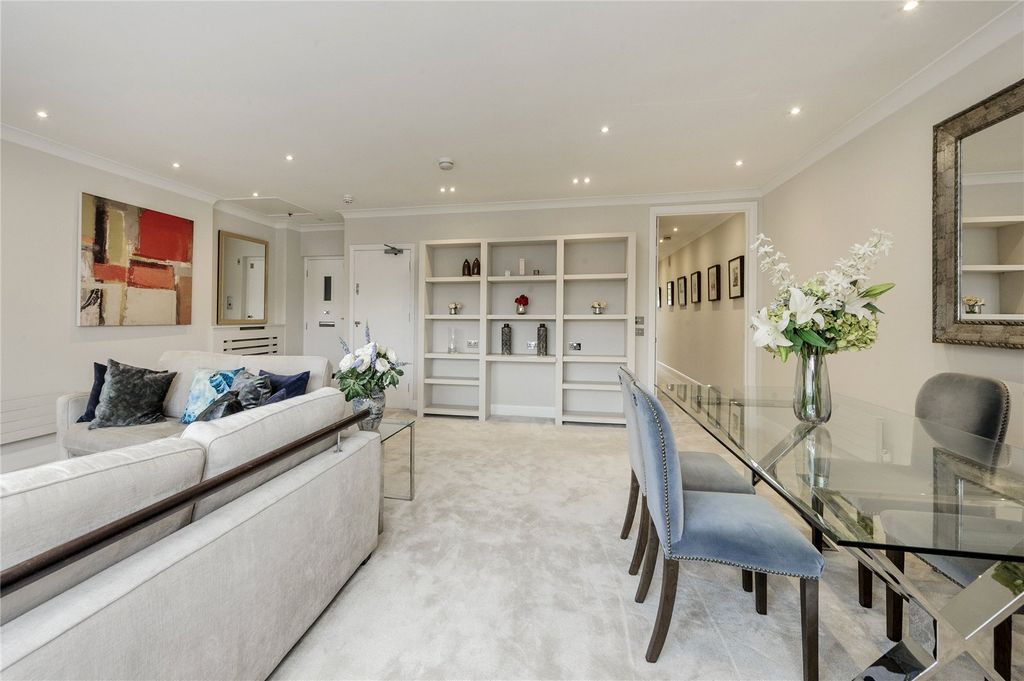 Property photo 3 of 12 Reception