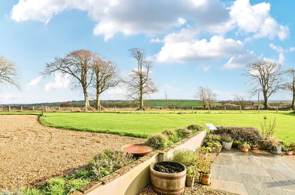 Property photo 2 of 22 1380317-1-6912016...