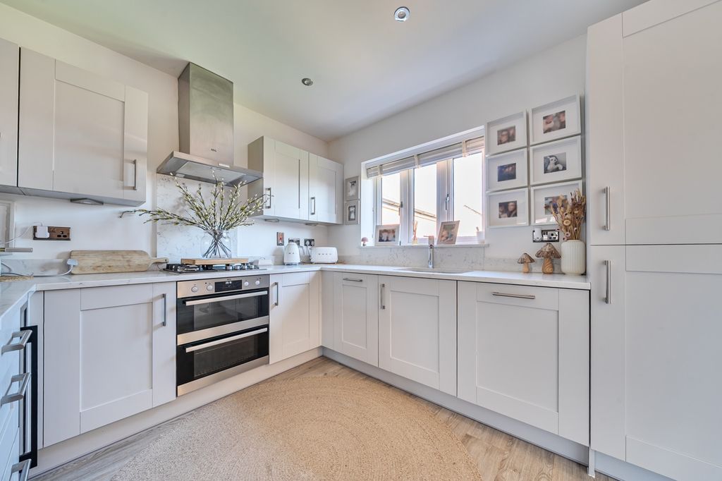 Property photo 2 of 24