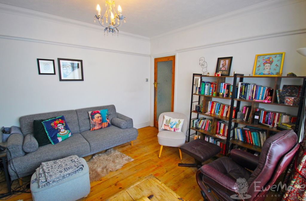 Property photo 1 of 12 Lounge Room