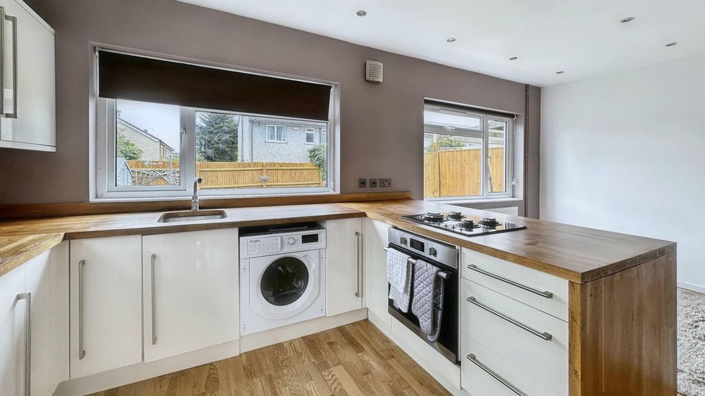 Property photo 2 of 9 Fw7Bk4Ebf0Y25U02c64Oxq