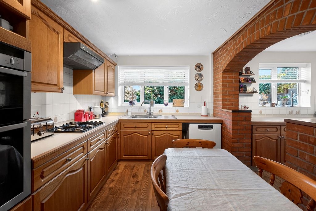 Property photo 3 of 20 Kitchen/Breakfast