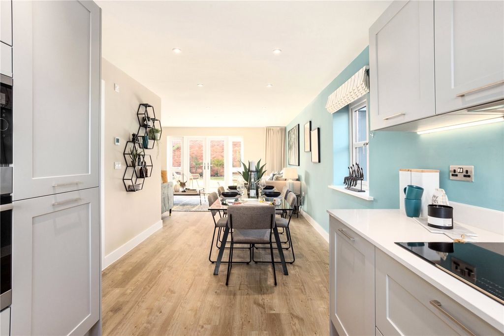 Property photo 3 of 12 Show Home