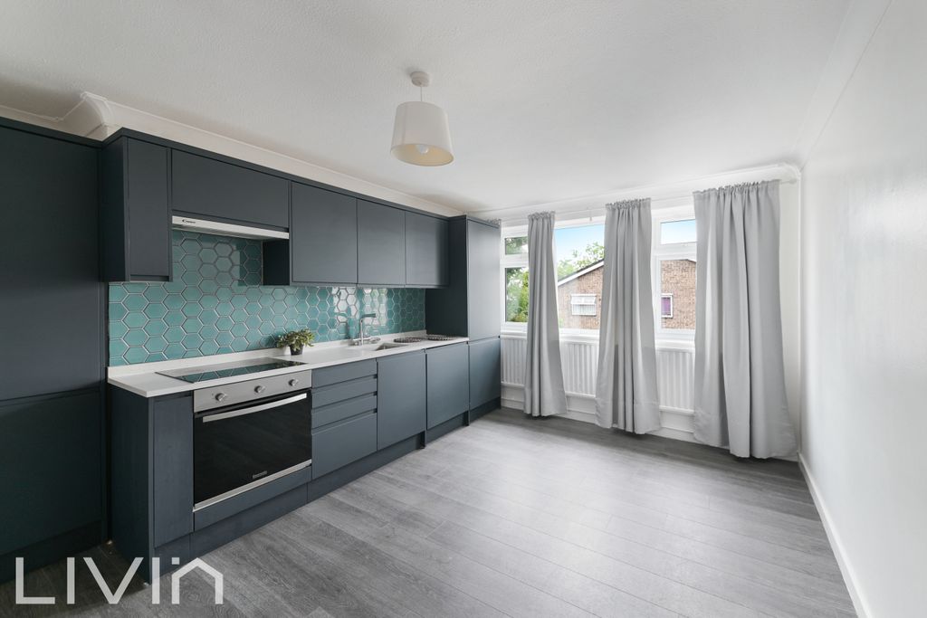Property photo 1 of 13 Pampisford Road,211A (5)
