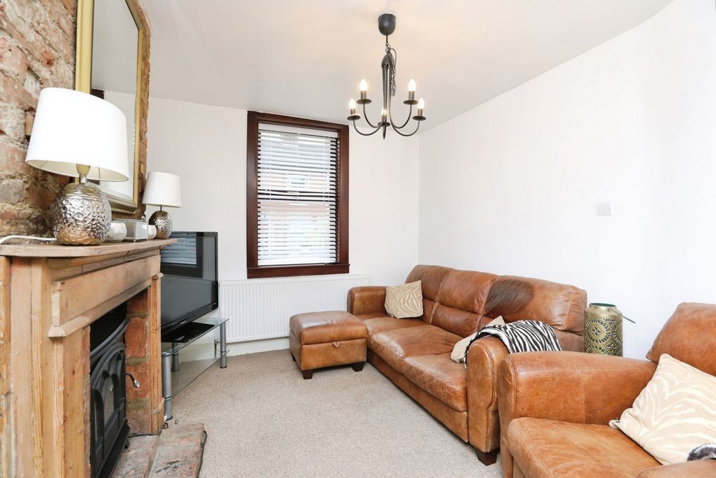 Property photo 3 of 13 Lounge