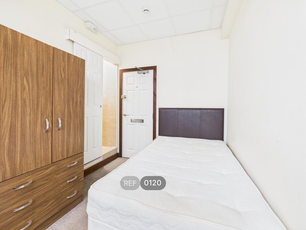 Property photo 1 of 10 Bedroom