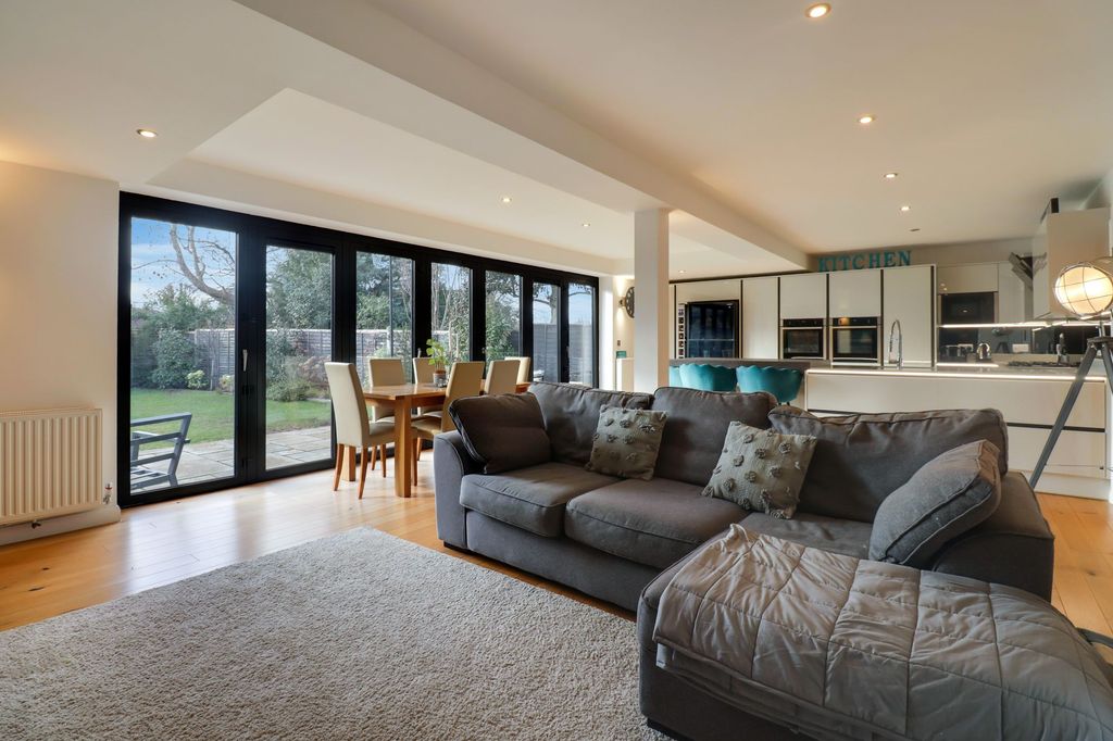 Property photo 3 of 26