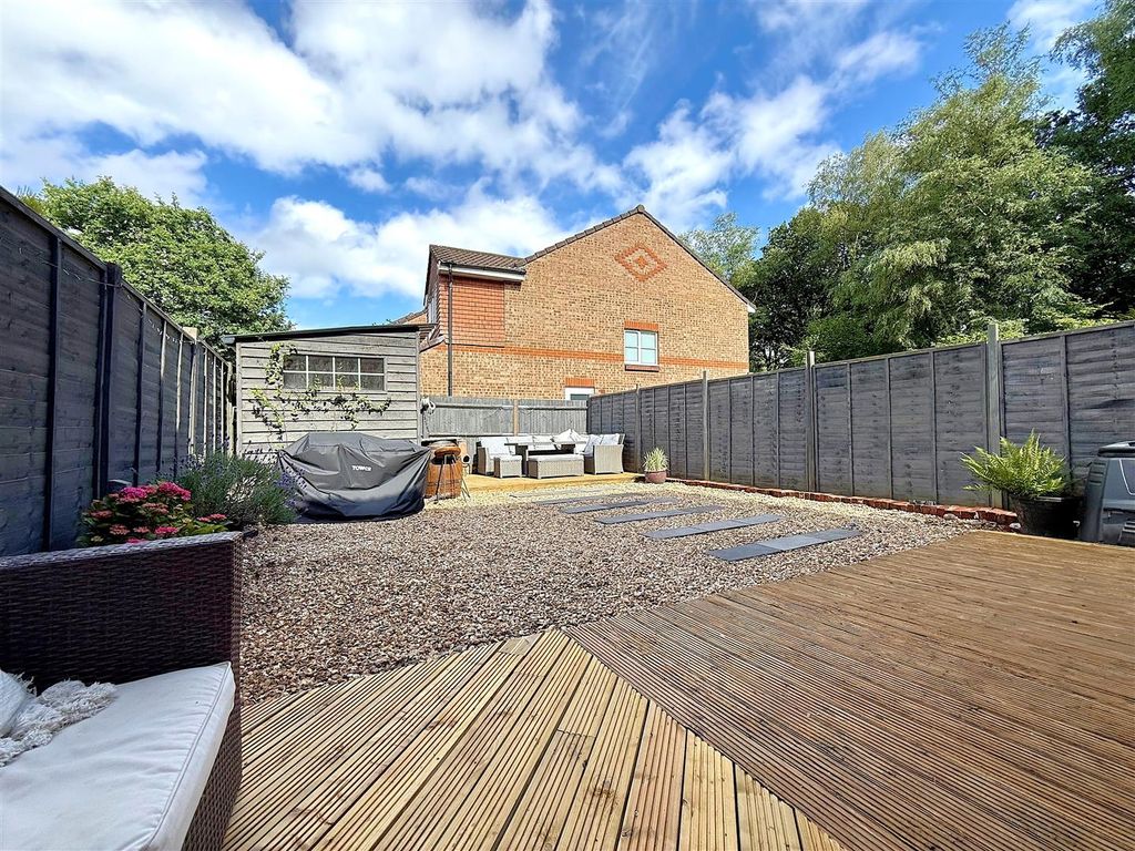 Property photo 2 of 18 Garden 3.Jpg