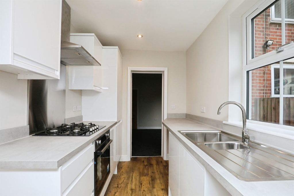 Property photo 3 of 18 Image