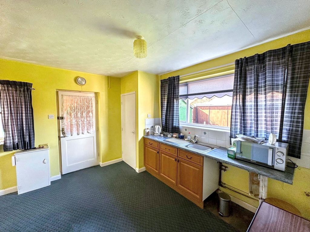 Property photo 3 of 31