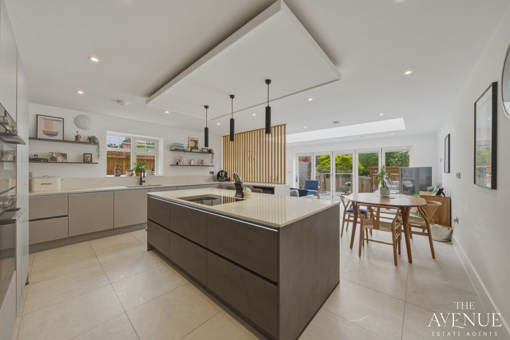 Property photo 2 of 43 5075776