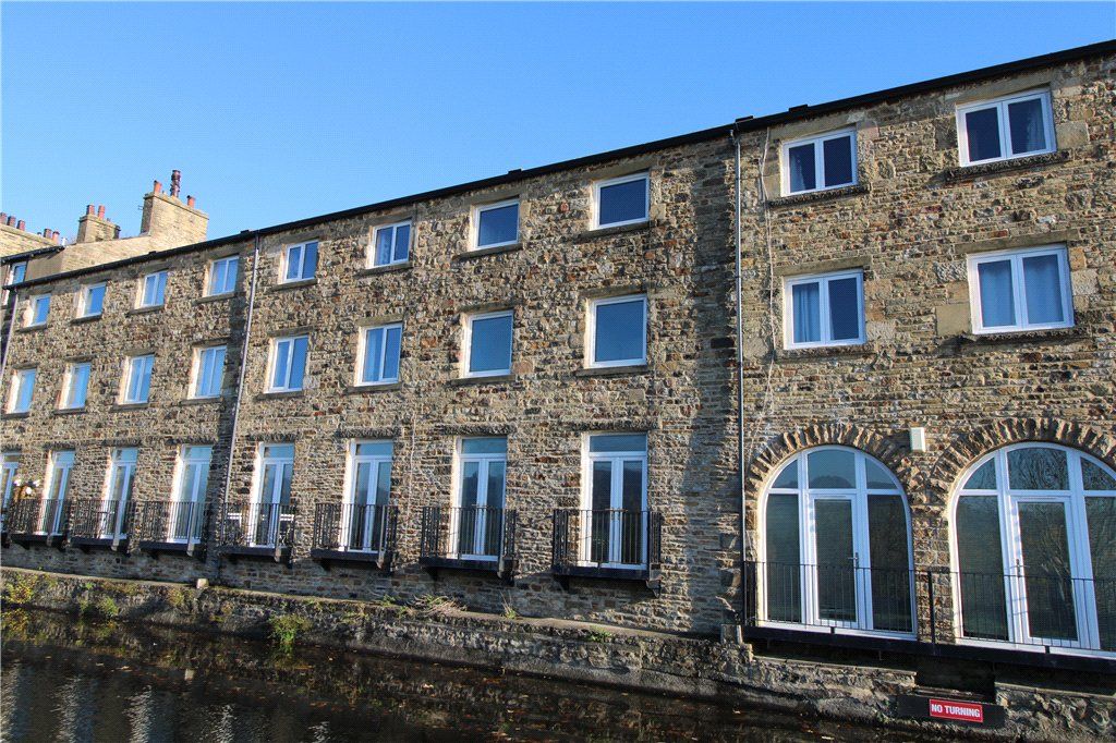 Property photo 2 of 14 External Canalside