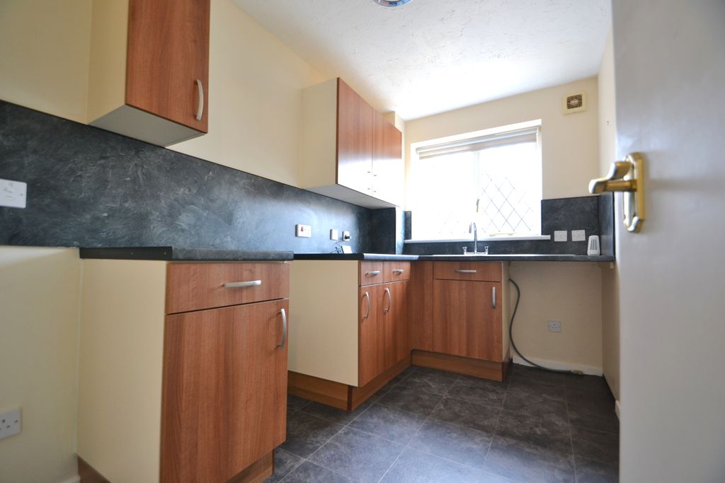 Property photo 3 of 8 Kitchen