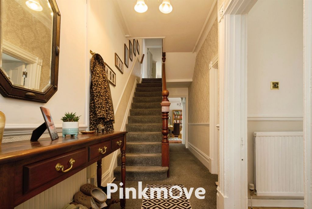 Property photo 2 of 23