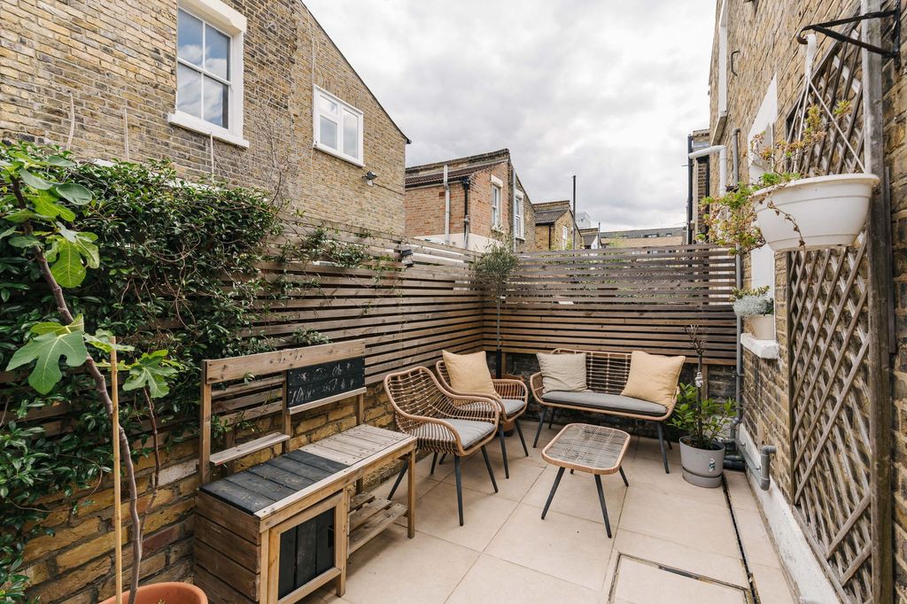 Property photo 3 of 16 Arbery Road, E3