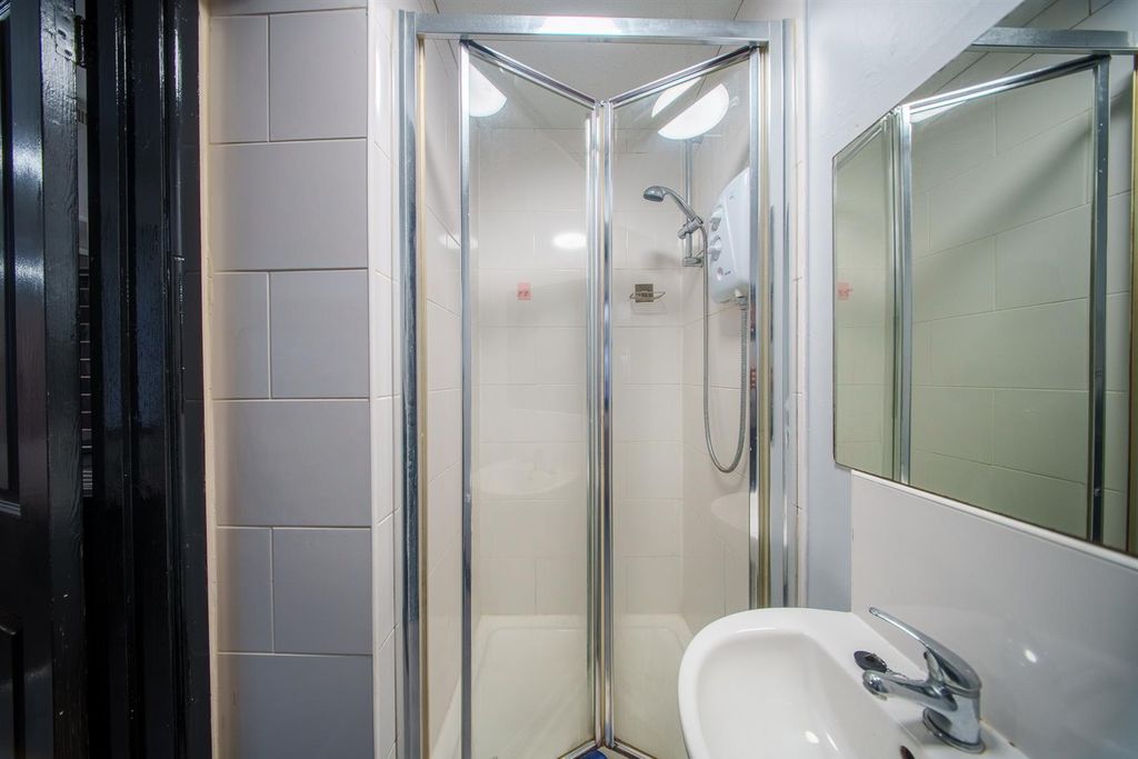 Property photo 1 of 5 Queens Road-07.Jpg