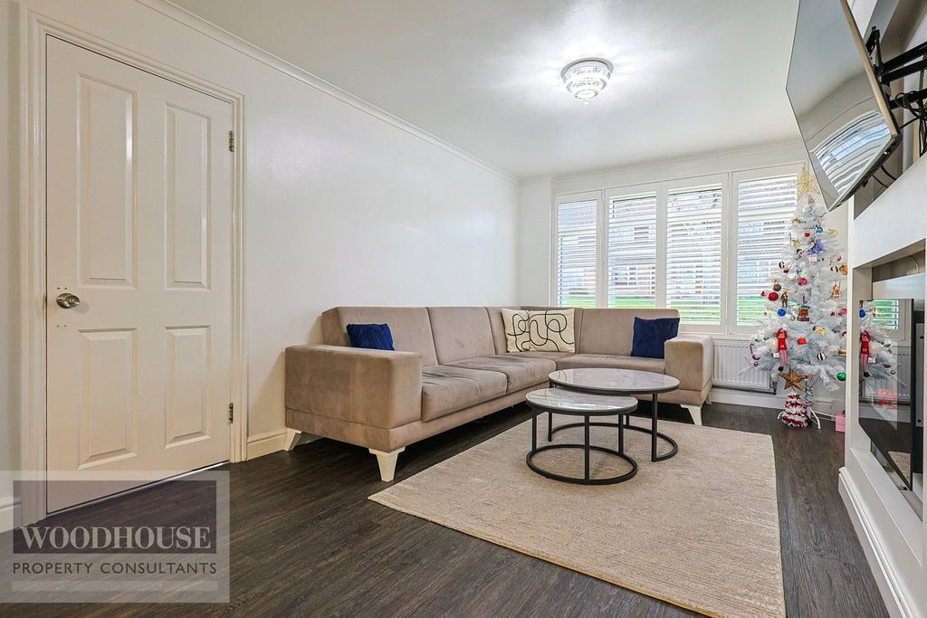 Property photo 3 of 23