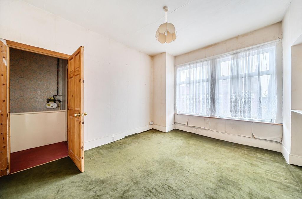 Property photo 3 of 18 1332929-15-688c7E05Cfc16.Jpg