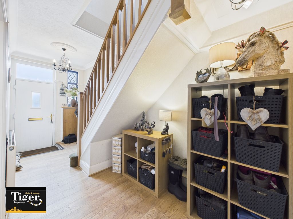 Property photo 3 of 25 Cam03440G0-Pr0428-Still013