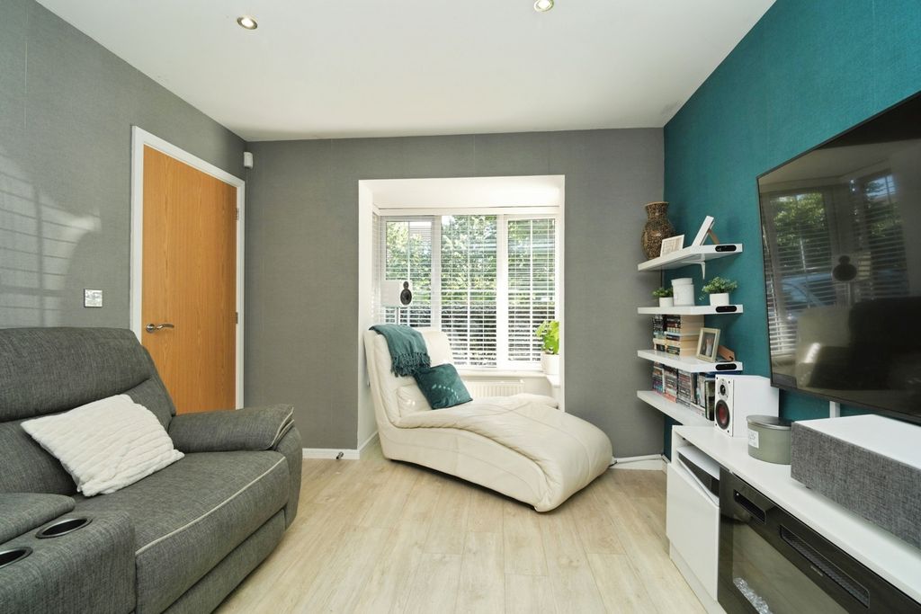 Property photo 3 of 18 Pbox-Img.Jpg