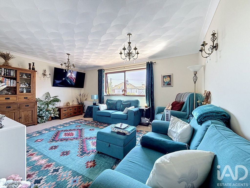 Property photo 2 of 12