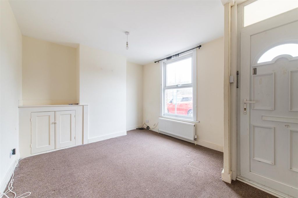 Property photo 3 of 17 131Wainscottroad-02.Jpg