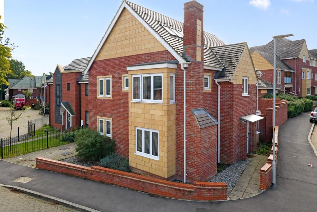 Property photo 1 of 18 External