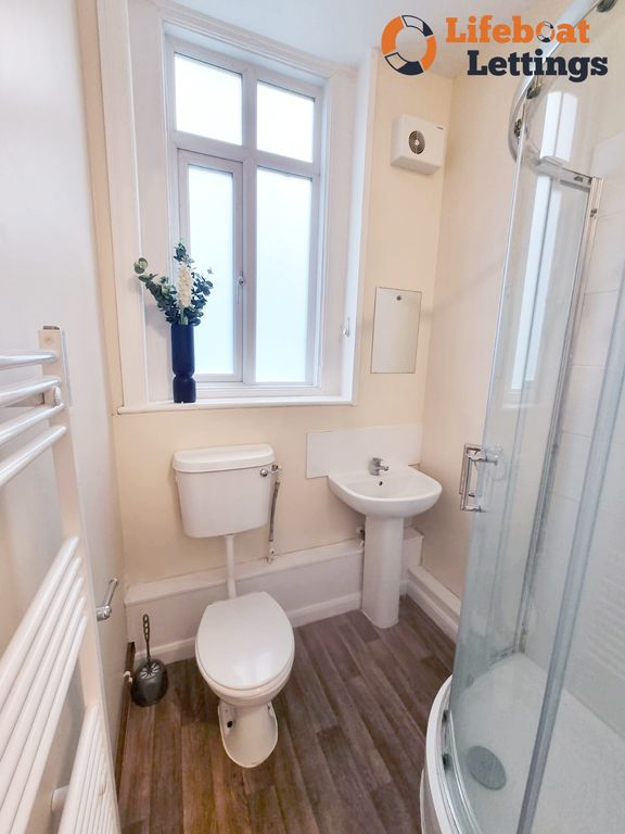 Property photo 3 of 11 Bedroom 3 Ensuite