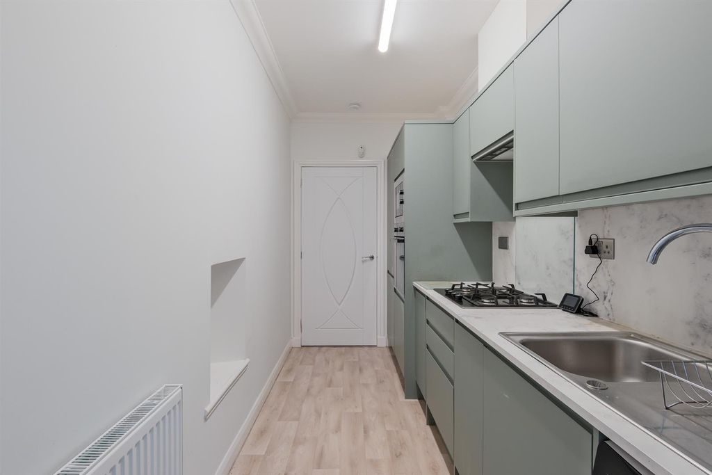 Property photo 2 of 23 001-9 Walkers Court Newmains.Jpg