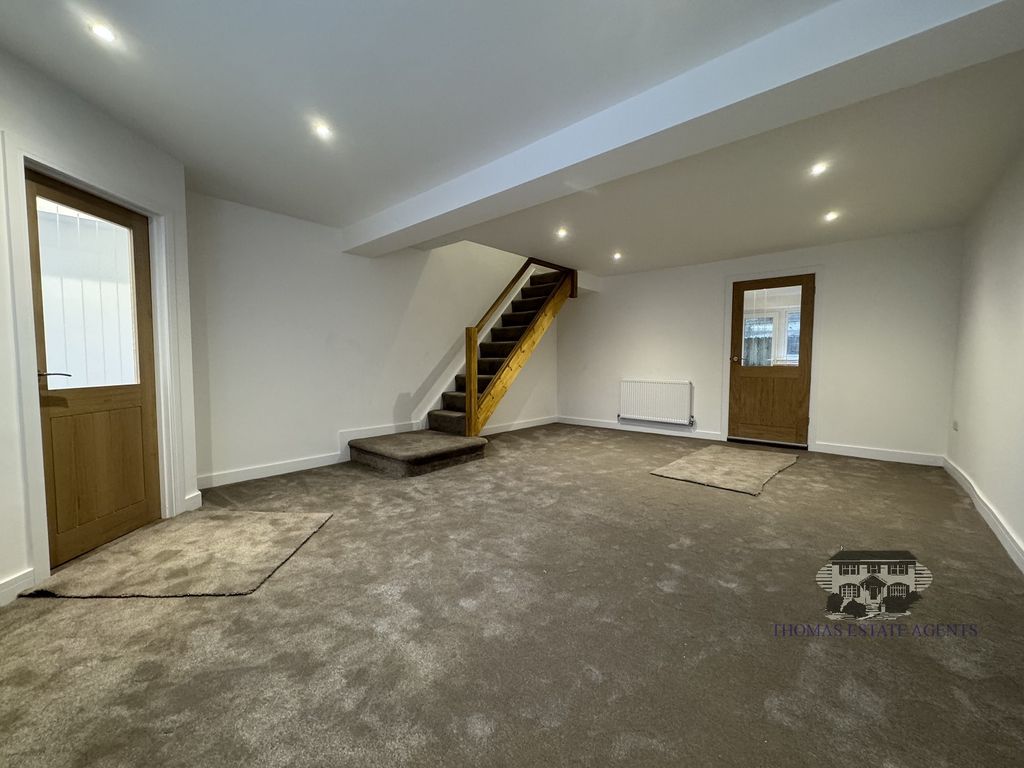 Property photo 2 of 10 Lounge