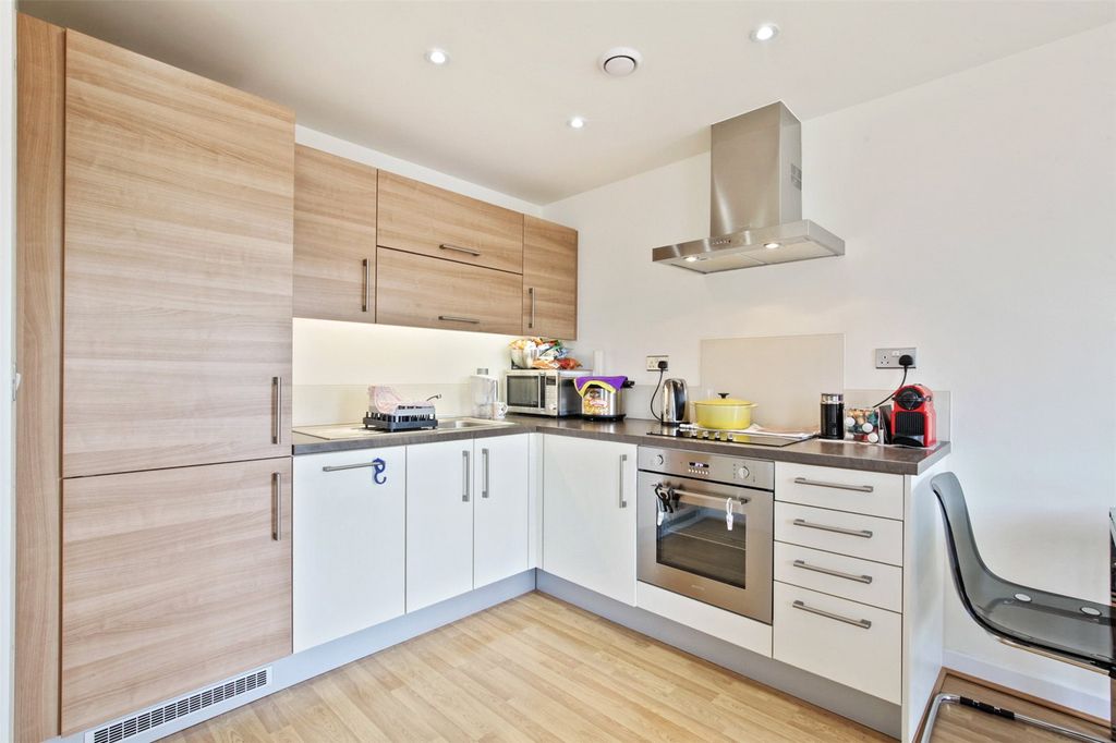 Property photo 2 of 8 Kitchen