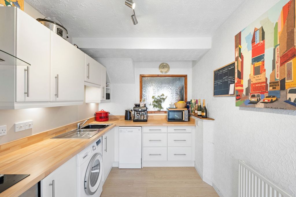 Property photo 3 of 23