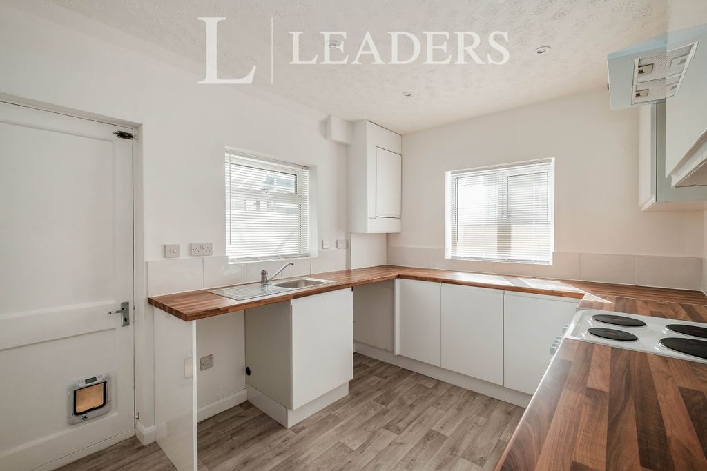 Property photo 2 of 10 Kitchen