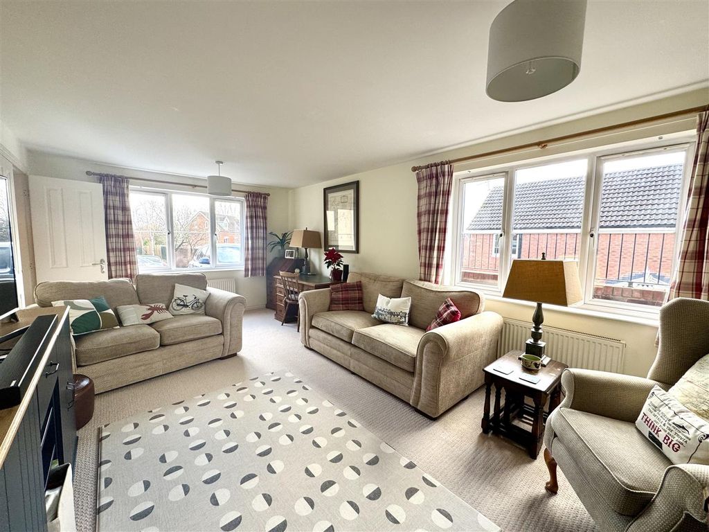 Property photo 2 of 22 Lounge