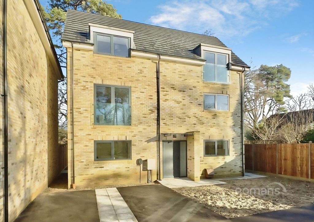 Property photo 1 of 18 Pbox-Img.Jpeg