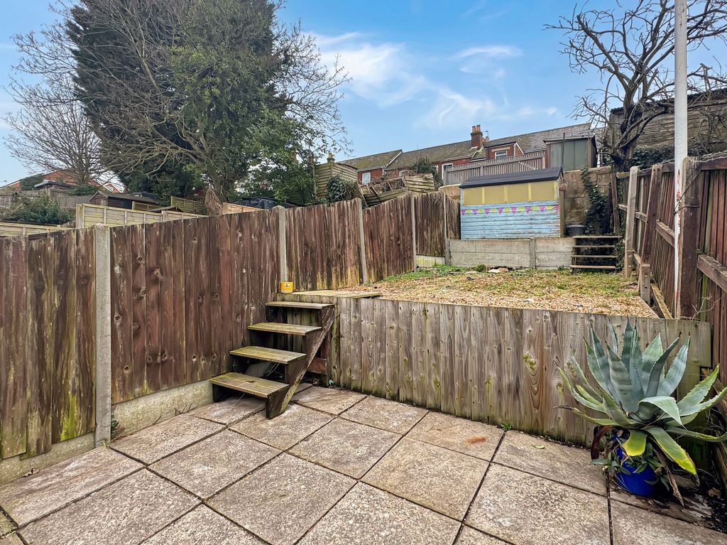 Property photo 2 of 16 Photo 5