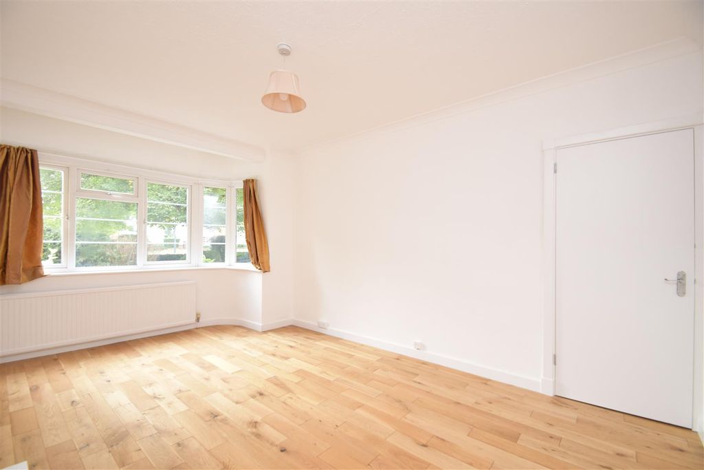 Property photo 2 of 7 Living Room