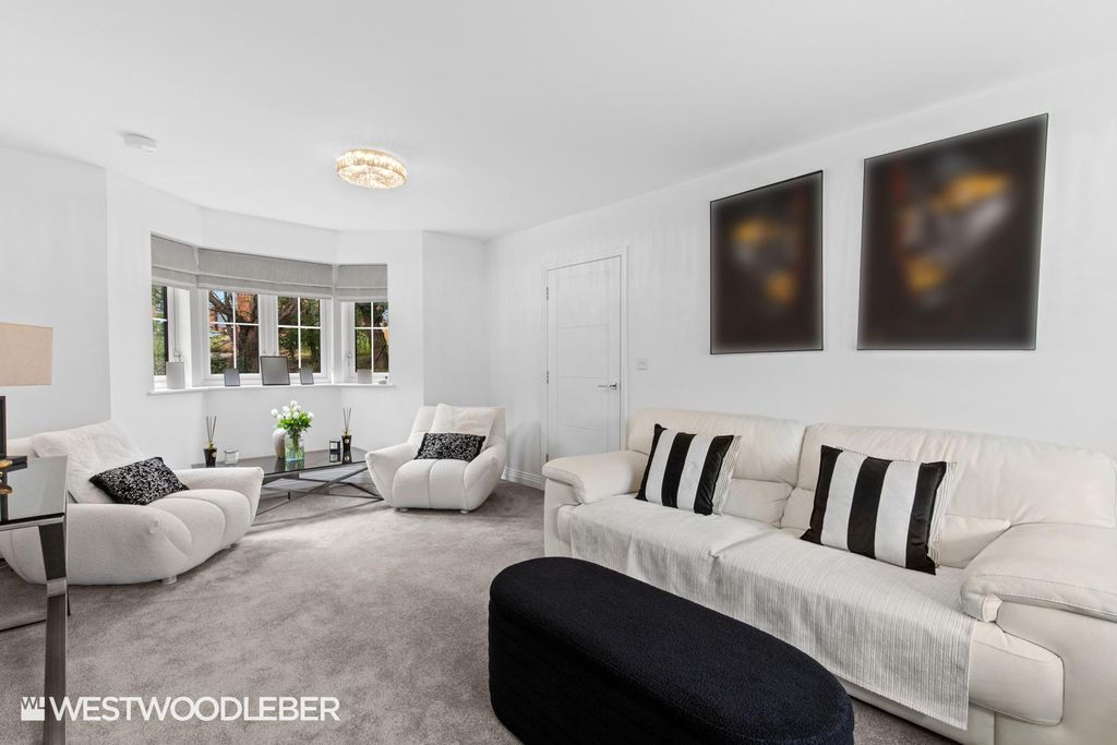 Property photo 2 of 39 Rosewoodgardens_26.Jpg