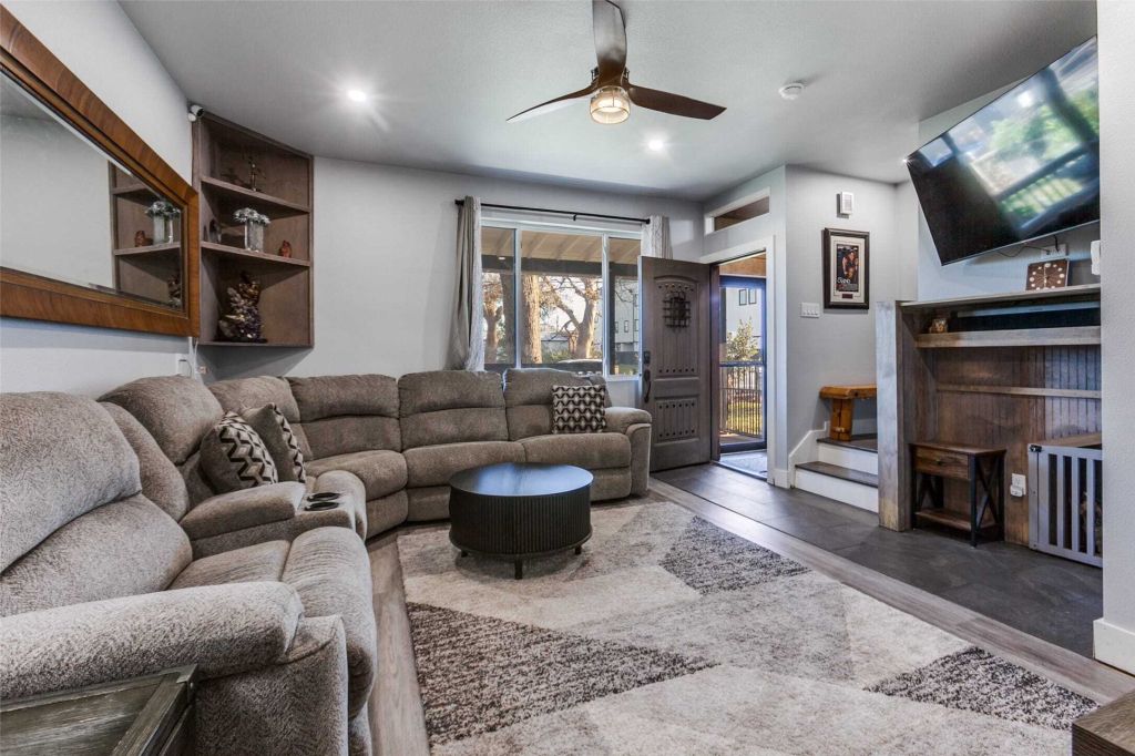 Property photo 1 of 28