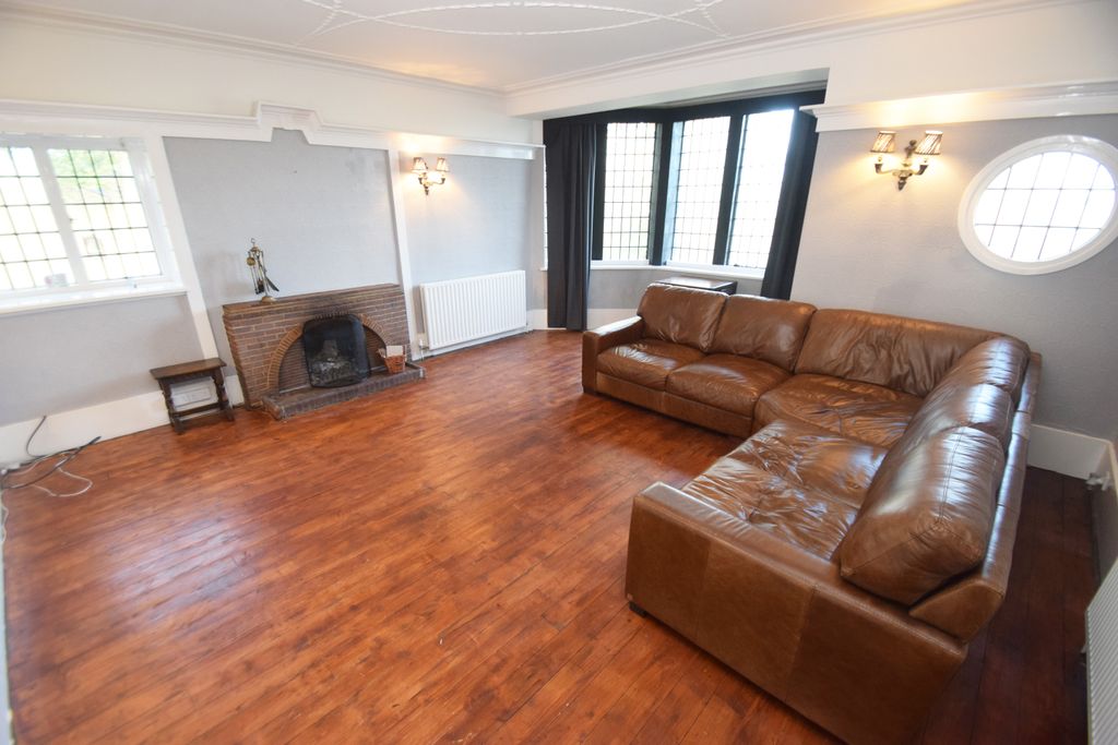 Property photo 3 of 34