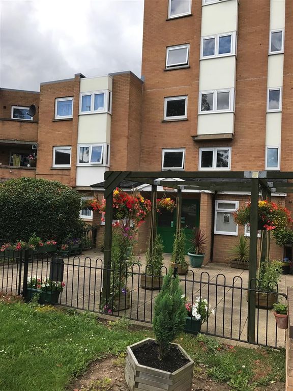 Property photo 2 of 2 Charteris Close Outside 1.Jpg